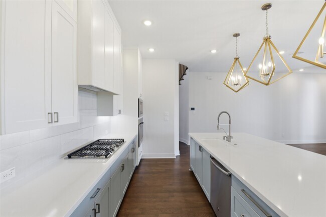 Building Photo - 15314 Viviente Dr