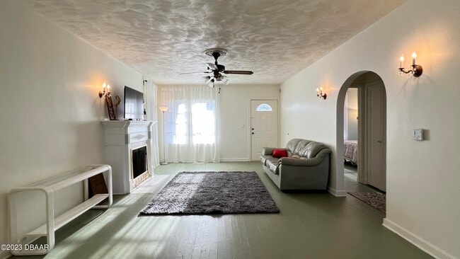 Building Photo - 255 Lexington Dr