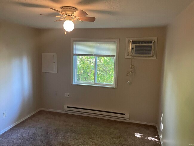 Building Photo - 1005 N Rogers St