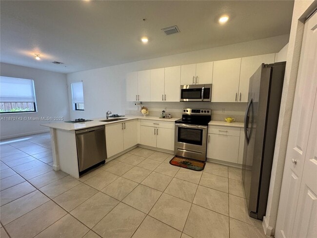 Building Photo - 267 SW 159th Dr