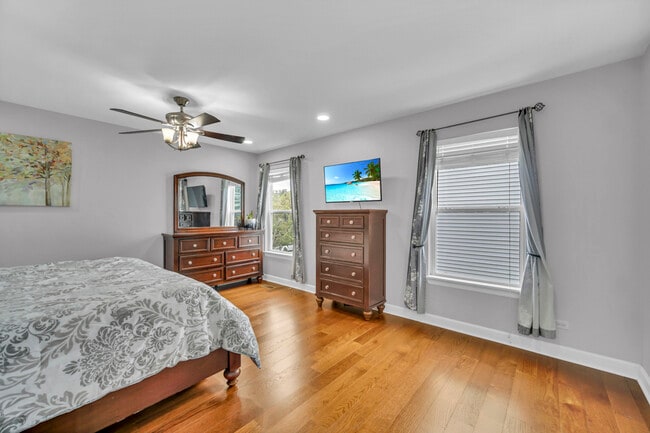 Building Photo - 898 Lakestone Ln