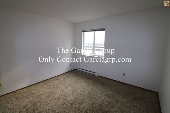 Building Photo - 3712 S Kelly Ave