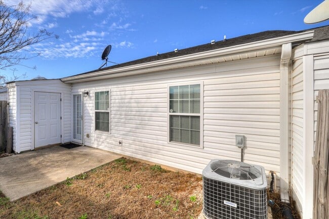 Building Photo - 1622 Emma St