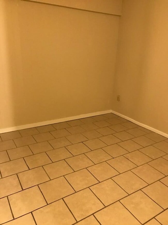 Building Photo - 3 bedroom, 2.5 bathroom townhome: Timber Ridge