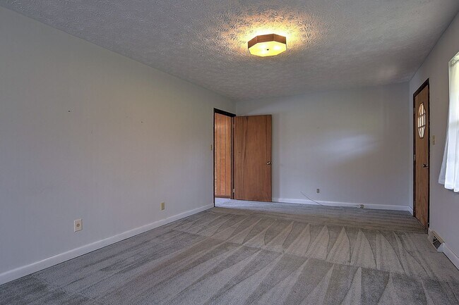 Building Photo - 4660 Kingsport Hwy