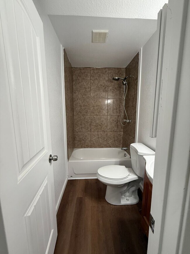 Building Photo - Charming 4-Bedroom Home for Rent in Hesperia, CA!