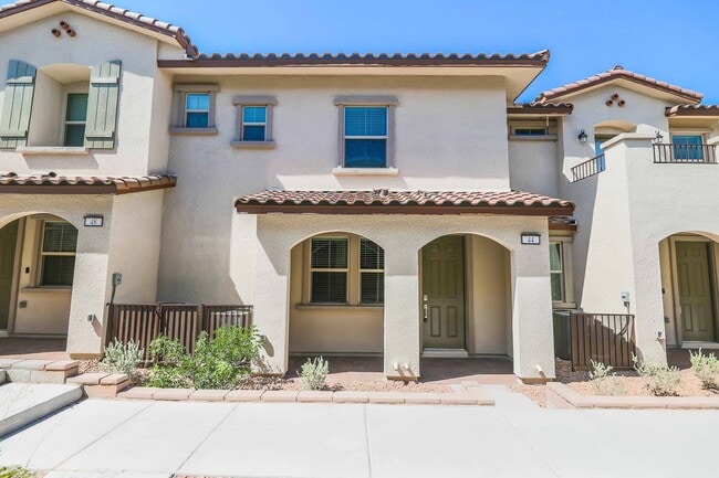 Building Photo - MUST SEE Summerlin Townhome