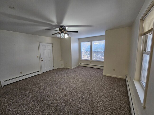 Building Photo - 108 N Main St