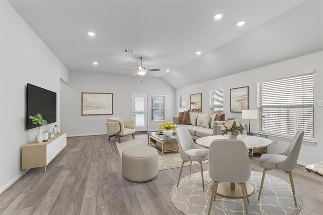 Building Photo - 562 Leadtree Loop