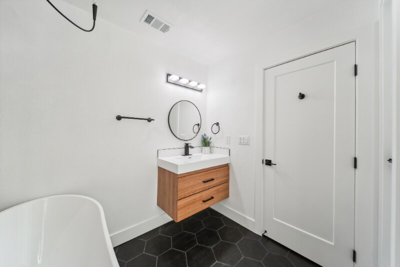 Building Photo - 610 Nestora Ave