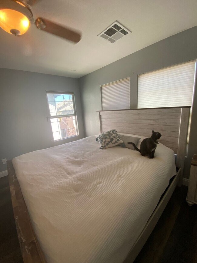 Building Photo - 3 Bedroom Single Family Home in Las Vegas