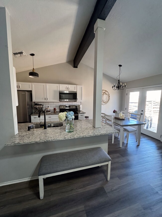 Building Photo - 7427 Slippery Elm St