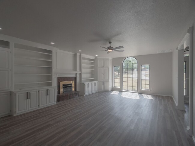 Building Photo - Large Private Oasis FOR RENT in Tuttle!