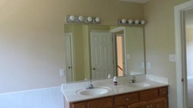 Building Photo - Beautiful home in Seaford