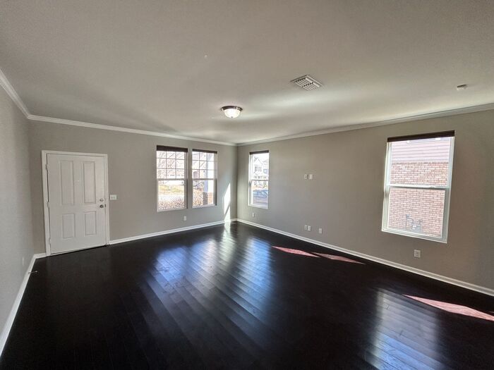Building Photo - 702 Bench Ln