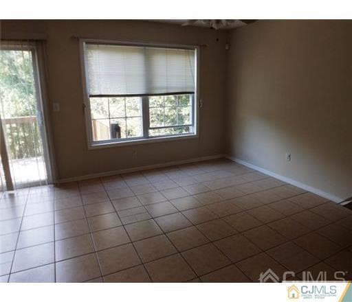 Building Photo - 18 Lakeview Dr