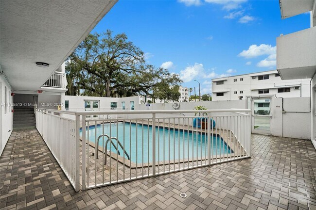 Primary Photo - 3101 SW 27th Ave
