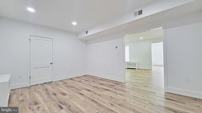 Building Photo - 1712 Mt Vernon Ave
