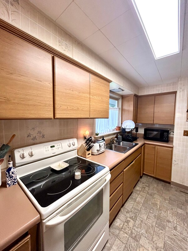 Building Photo - 12090 Country Ln