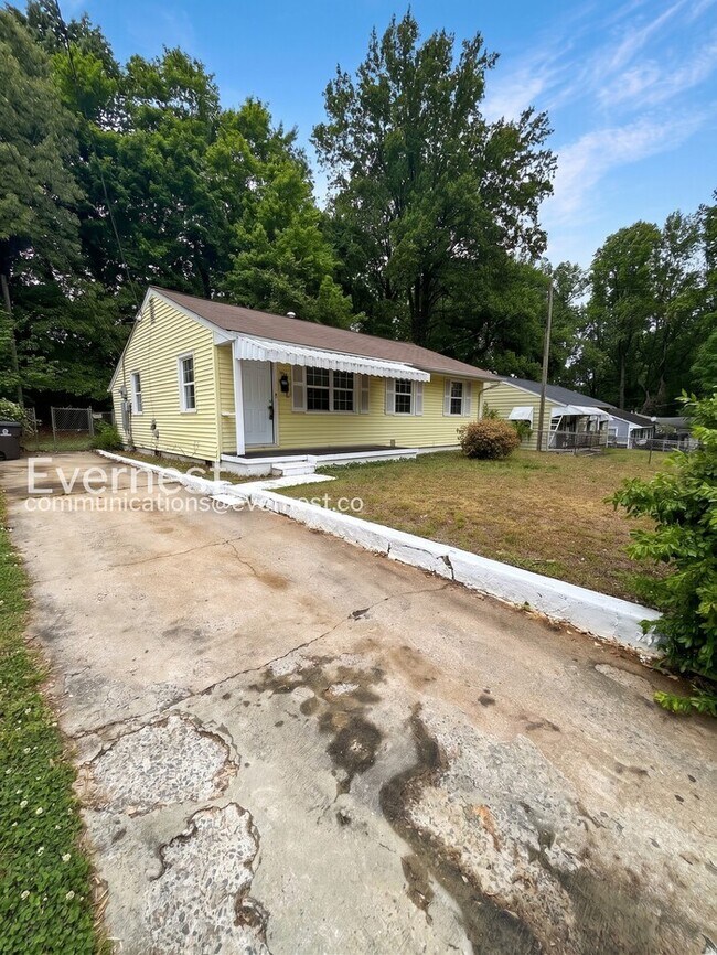 Building Photo - 1242 Addison Ave