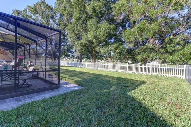 Building Photo - Fully Furnished 4-Bedroom Pool Home with Golf Course Views in Northdale