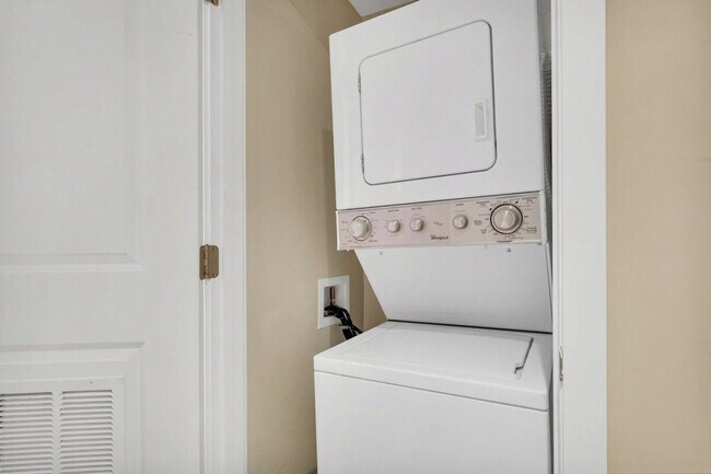 Building Photo - 90 NE 17th St