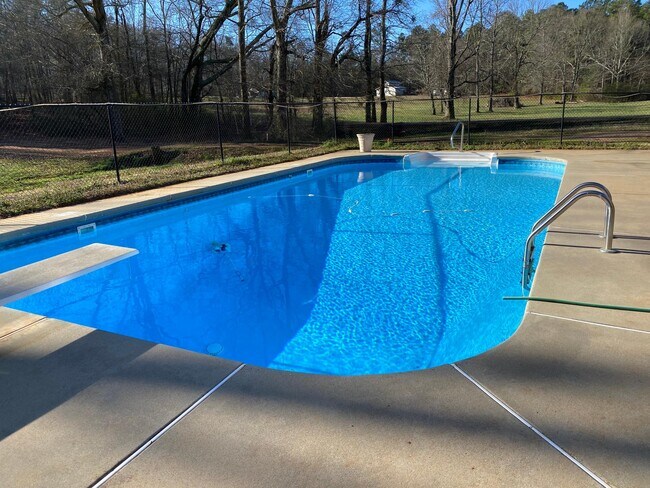 Fully Furnished/ALL utilities included - 1412 Clotfelter Rd