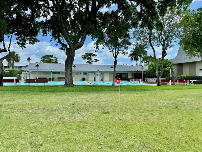 Building Photo - 2811 Garden Dr S