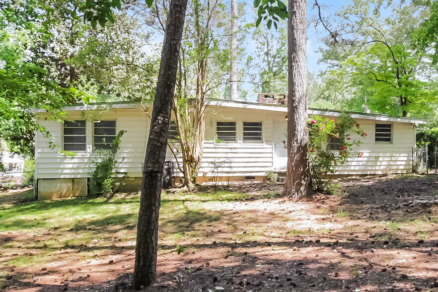 Building Photo - 379 Hilltop Circle Extension SW