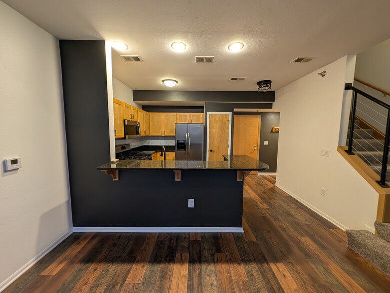 Building Photo - 2121 S Kinnickinnic Ave