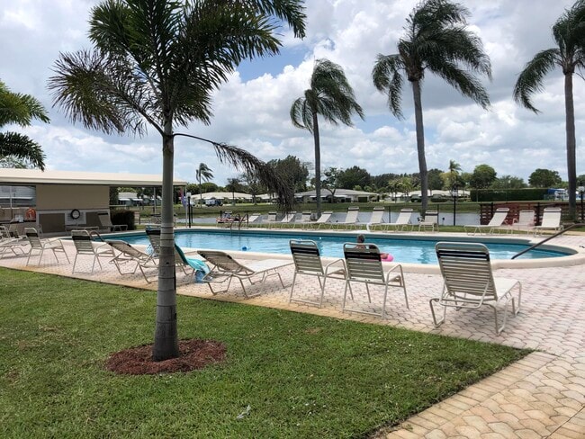 Building Photo - 405 High Point Blvd N