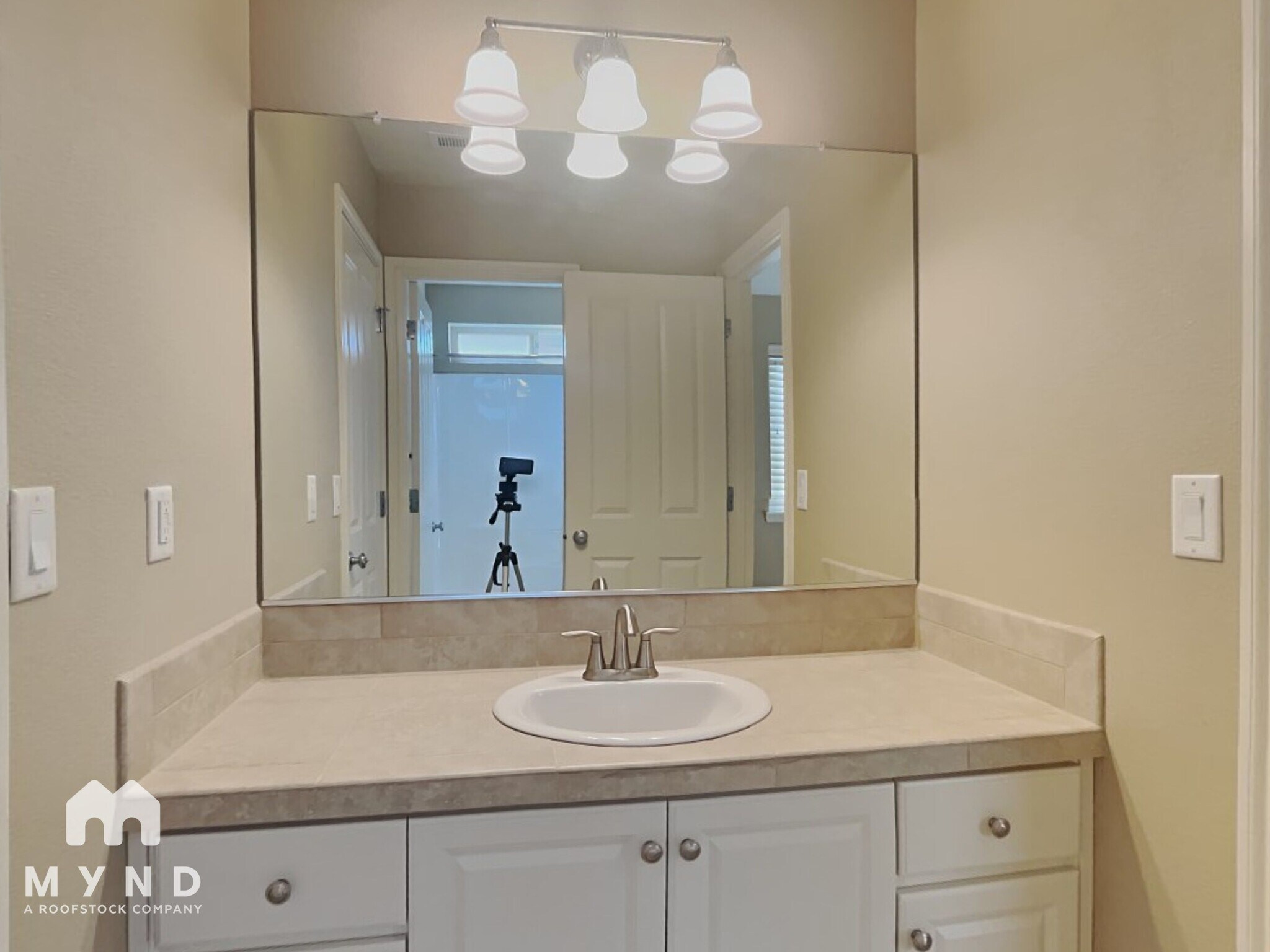 Building Photo - 16765 Northwest Vetter Drive