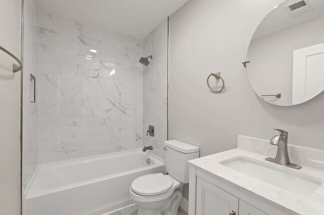 Building Photo - Modern Comfort Meets Suburban Convenience ...
