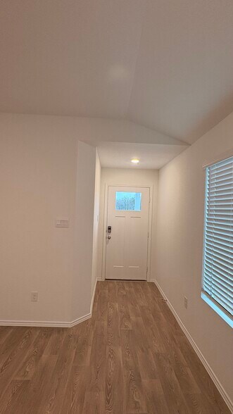 Building Photo - 316 Constanza Trl