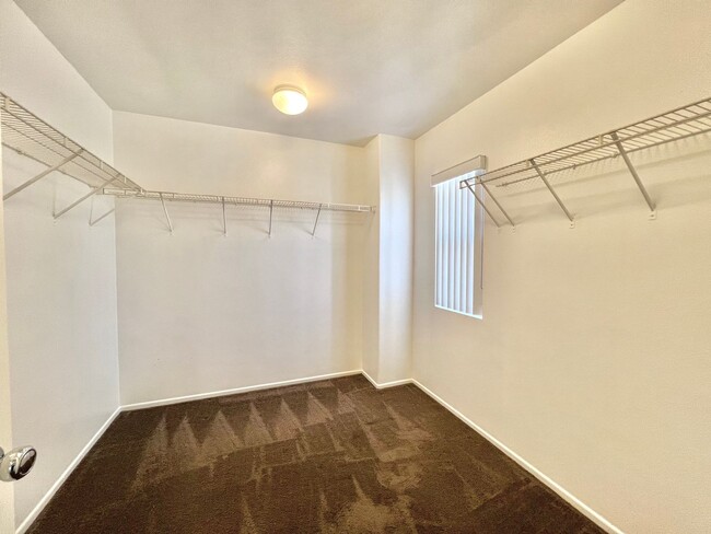 Building Photo - Spacious 4 Bed, 3 Bath Two-Story Home with...