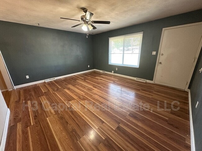 Building Photo - 109 E Poos Dr