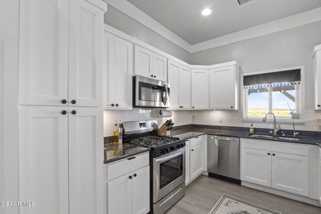Building Photo - 2332 Tierra Delmonte Dr