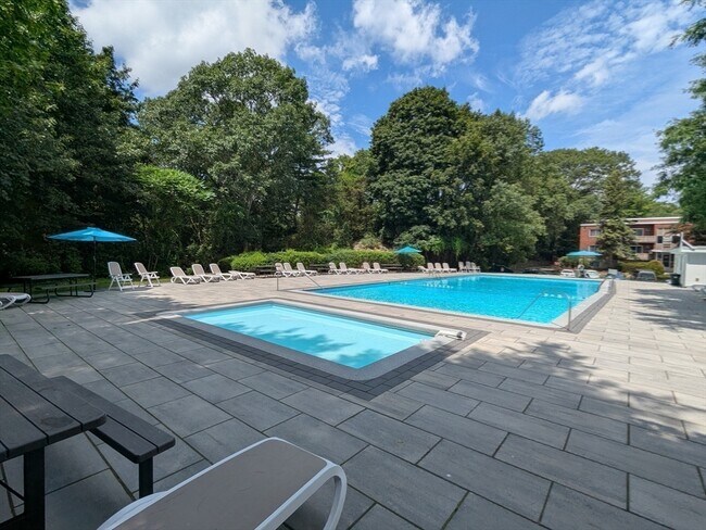 Building Photo - 76 Lionel Ave