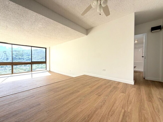 Building Photo - 1 Bedroom, 1 Bathroom, 1 Parking (Mauna Luan Hawaii Kai)