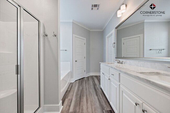 Building Photo - 4 Bedroom in a Gated Community