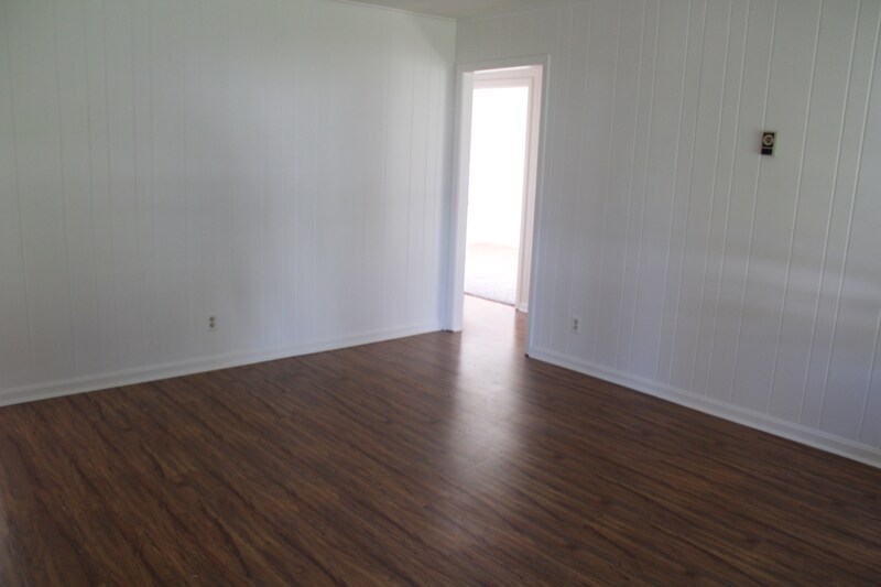 Building Photo - 602 Stuart Dr