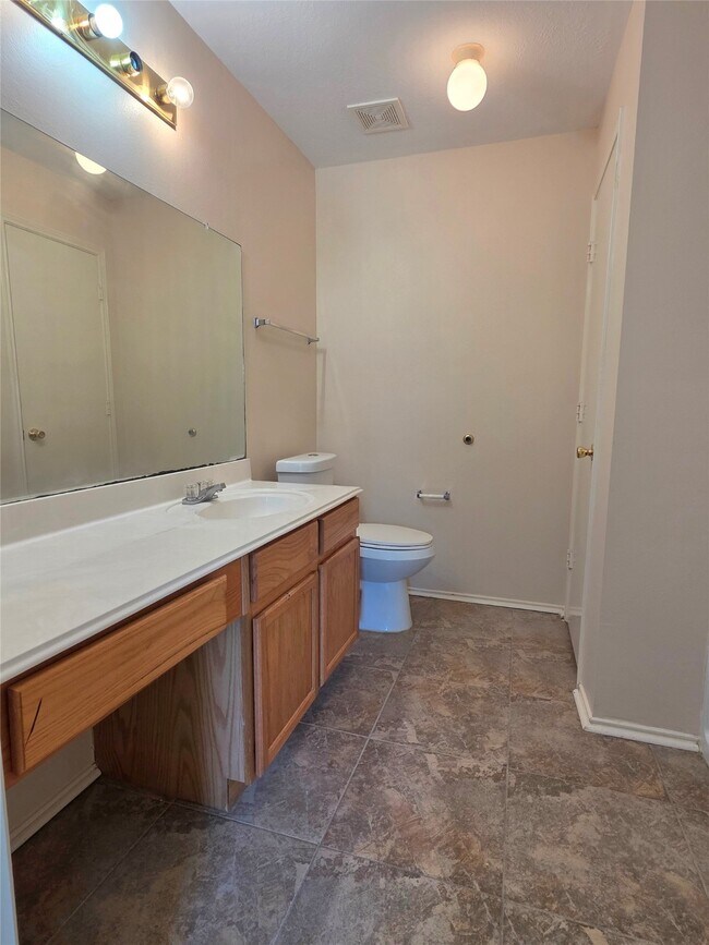 Building Photo - 16106 Darwood Ct