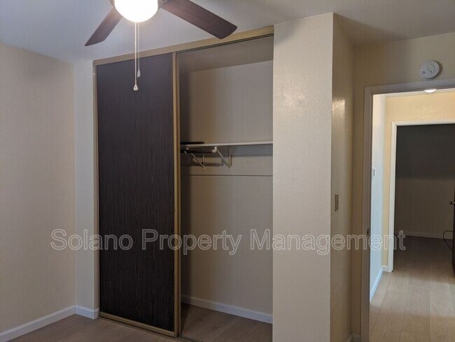 Building Photo - 1028 Illinois St