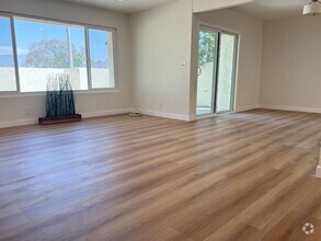 Building Photo - 110 Casuda Canyon Dr