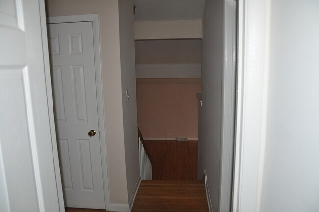 Building Photo - 504 Michael Manor