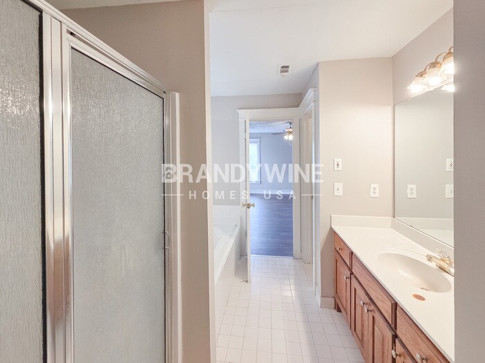 Building Photo - 170 Memory Ln