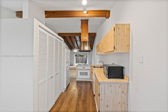 Building Photo - 2331 Dogwood Ct