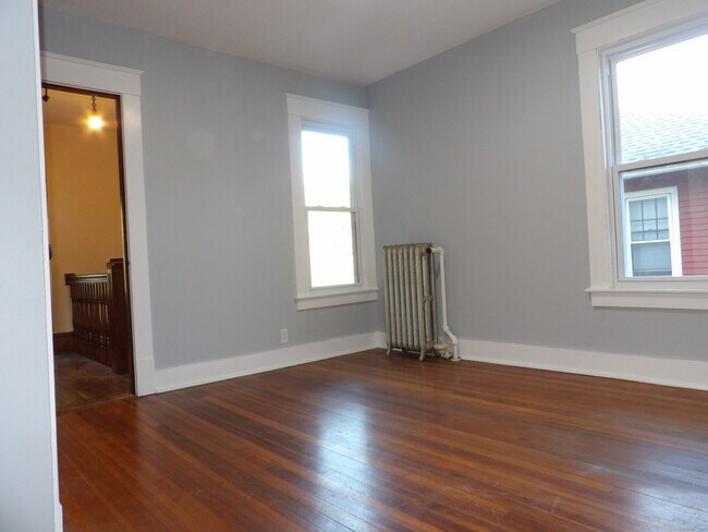 Building Photo - 172 Woodland St