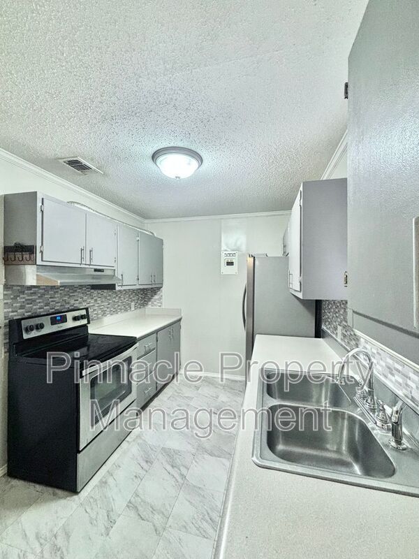 Building Photo - 1102 E 23rd St