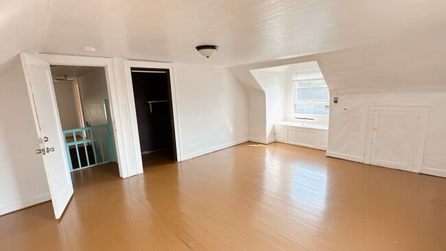 Building Photo - 4 bdrm/1 bath house with garage + large ya...